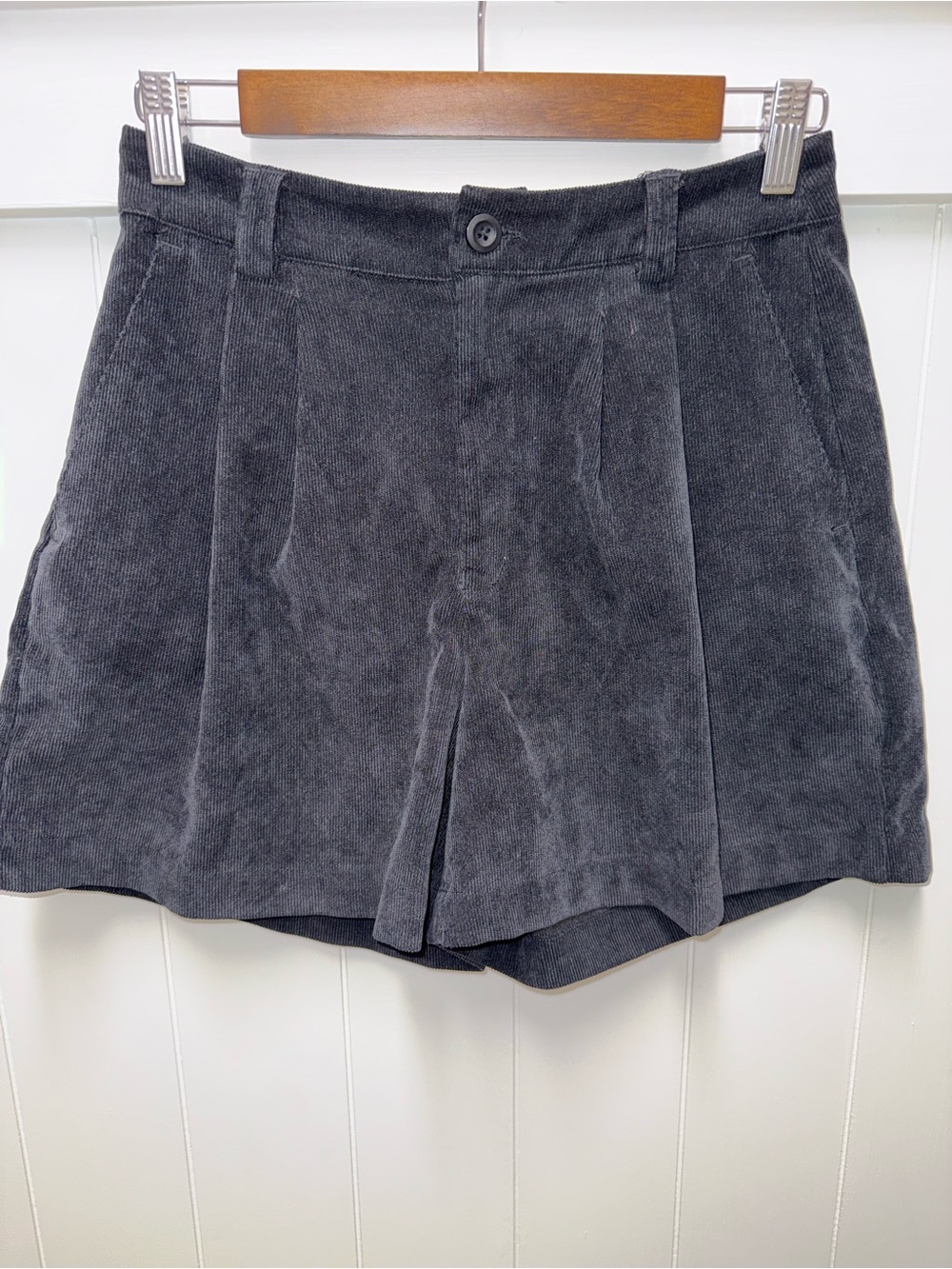 HMP Women’s Size 10 Charcoal Corduroy Pleated High Rise Shorts